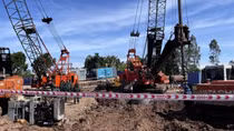 Việc giải cứu ở Đồng Tháp gặp khó khăn, chưa nhổ được cọc bê tông