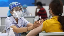 Chưa thể coi COVID-19 như cúm mùa