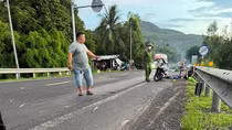 Truy tìm xe ôtô liên quan vụ tai nạn khiến một người chết