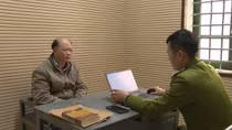 Bắt hàng loạt cán bộ nhận tiền “bôi trơn” để làm nhanh sổ đỏ