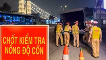 Khống chế 2 đối tượng vi phạm nồng độ cồn, dùng dao đe dọa và đánh CSGT