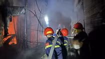 Chính quyền trợ giúp hàng trăm tiểu thương trong vụ cháy chợ miền núi