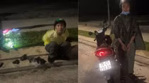 2 đối tượng đem 4 khẩu súng và 19 viên đạn đi bán