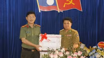 Công an tỉnh Nghệ An chúc Tết Bunpimay Công an 3 tỉnh nước bạn Lào