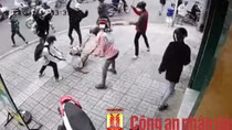Nhậu xong, nhóm "trẻ trâu" mang dao đi chém nhiều người đi đường trọng thương
