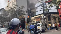 Quán bia “phát hỏa”, khói lửa ngùn ngụt