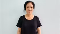 Điều tra viên góp tiền giúp con của bị can
