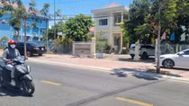 Thêm một kiểm soát viên đoàn QLTT kiểm tra gạch ngói xộ khám