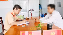 CSGT kịp thời cứu nam thanh niên định nhảy cầu Cần Thơ tự tử