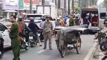 Tạm giữ tài xế xích lô chở sắt làm 1 phụ nữ tử vong
