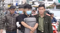 Hai thanh niên "phát thuê" tờ rơi có nội dung khiêu dâm khắp các tỉnh phía Nam