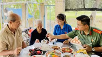 Bữa cơm gia đình - Ấm tình lòng Mẹ