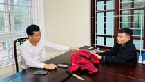 Phó giám đốc công ty gỗ mang dao đi cướp ngân hàng