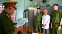 Khởi tố, bắt tạm giam giáo viên hiếp dâm học sinh tiểu học