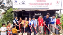 Trao tặng 6 căn nhà tình nghĩa cho các hộ nghèo