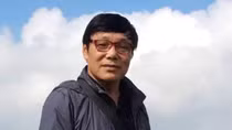 Người thơ rượu núi đã mây bay