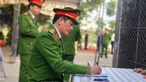 Nghẹn ngào những lời tiễn biệt trong sổ tang đồng chí Trần Trung Hiếu