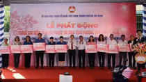 Trao tặng phương tiện sinh kế cho người nghèo tại TP Hồ Chí Minh