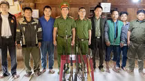 Phát huy vai trò già làng vận động, thu hồi vũ khí, vật liệu nổ