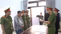 Đối tượng dùng chiêu tinh vi để trộm xe múc trên QL1A sa lưới