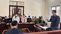 Hai phụ nữ hành hạ bé gái 2 tuổi lĩnh án