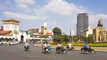 Bắc Bộ nắng ấm ban ngày; Nam Bộ mưa đêm, ngày nắng to