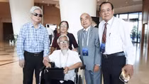 Những cụ già ngụ ở Đồi Rồng
