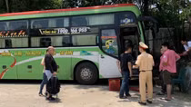 CSGT kịp thời hỗ trợ du khách Mỹ không may mất giấy tờ