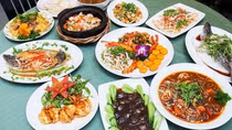 Hàng trăm người có dấu hiệu bị ngộ độc sau khi tham dự tiệc cưới