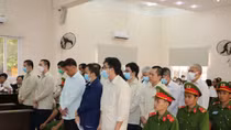 Nhận hối lộ để cấp hàng ngàn giấy phép lao động sai quy định