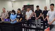 Khai thác hàng trăm chuyến tàu cát, vợ chồng và con gái cùng lĩnh án