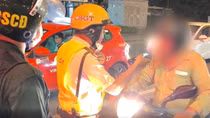 Một người nước ngoài vi phạm nồng độ cồn kịch khung bị tạm giữ phương tiện