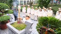 Đảng ủy Công an Trung ương - Bộ Công an, dâng hương, tưởng niệm Chủ tịch Hồ Chí Minh