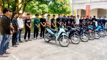 Khởi tố nhóm “trẻ trâu” lạng lách cùng dao phóng lợn, đinh ba