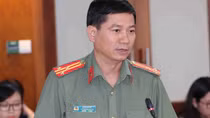 Nguyễn Minh Phúc tự xưng là trụ trì chùa và treo huân chương lao động cùng bằng khen giả
