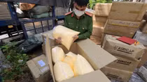 800kg kem trộn trôi nổi được phát hiện trước khi “lột da” khách hàng