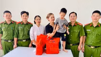 Trên đường làm nhiệm vụ, hai cán bộ Công an cứu sống cháu bé bị đuối nước