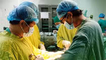Cứu sống ngư phủ bị đâm thấu bụng sau 3 ngày lênh đênh trên biển