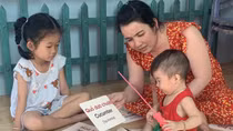 Cháu bé chưa đầy 3 tuổi ở Sóc Trăng biết đọc tiếng Việt, tiếng Anh