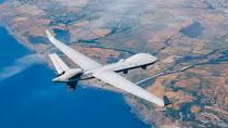 Tiêm kích Nga xua đuổi nhóm UAV Mỹ trinh sát Crimea
