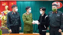 Máu đào thấm đẫm màu cờ