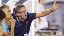 Nhiệm vụ đầu tiên của ông Philippe Troussier