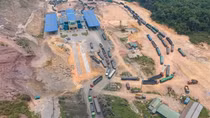 Cửa khẩu quốc tế La Lay bị bụi “nhấn chìm”
