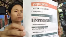 Tham vé máy bay giá rẻ, “ôm” nhầm giấy lộn