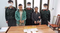 Bao tải dứa có chăn bông cuộn thêm 10 bánh heroin