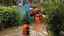 Công an Đắk Nông kịp thời hỗ trợ người dân bị ảnh hưởng do mưa lớn kéo dài