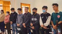 Ép nạn nhân viết giấy nợ và cướp tài sản, 8 đối tượng nhận 48 năm tù