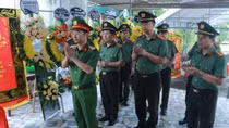 Thăm viếng, động viên gia đình Công an viên hy sinh khi làm nhiệm vụ