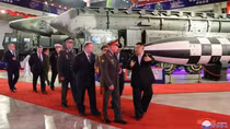 Ông Kim Jong-un hào hứng khoe siêu vũ khí với Bộ trưởng Quốc phòng Nga