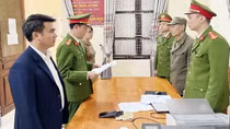 Khởi tố trưởng thôn vì cho đấu thầu đất sai thẩm quyền